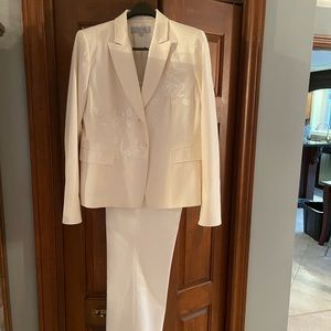 Tahari Women’s Pant suit